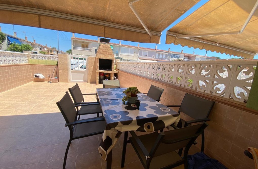 Resale - Terraced house - Torrevieja - Playa de los Naufragos