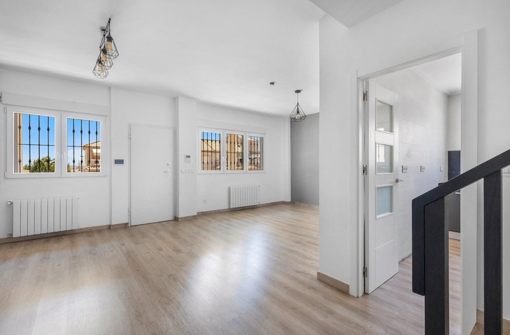 Resale - Villa - Torrevieja - Aguas Nuevas