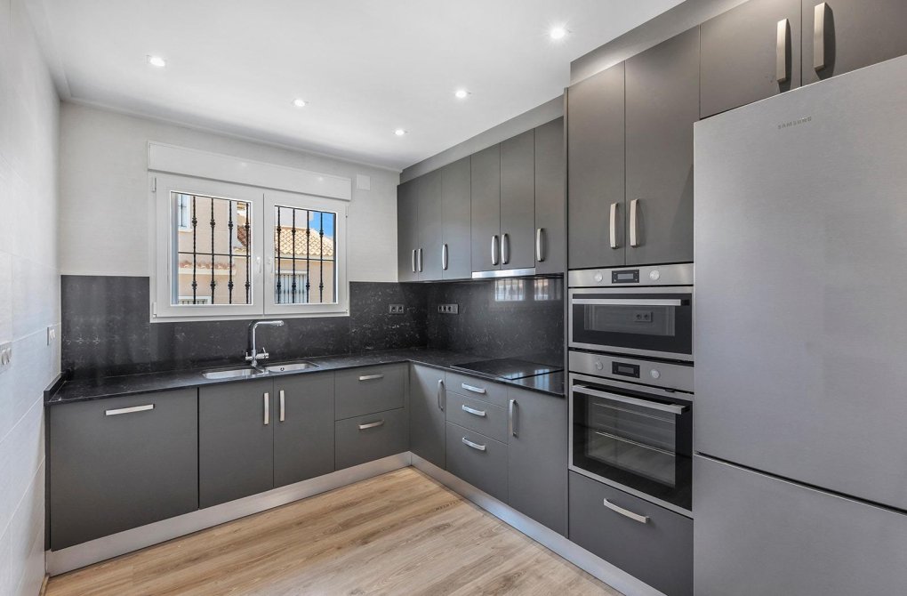 Resale - Villa - Torrevieja - Aguas Nuevas