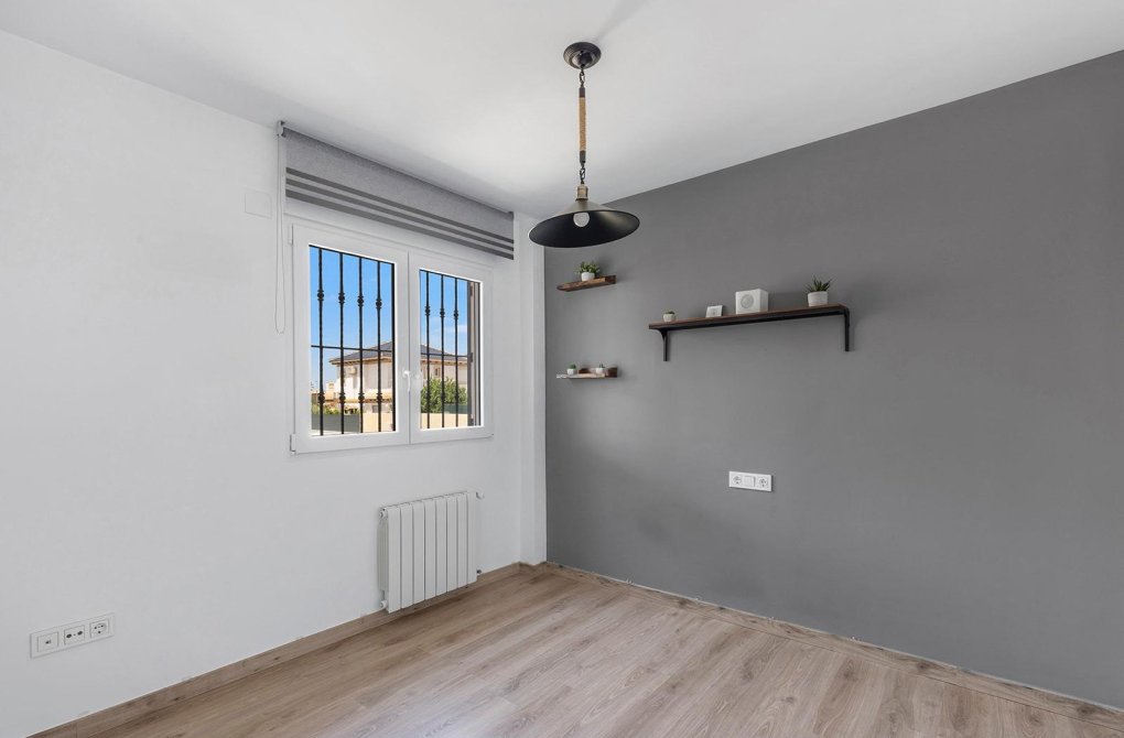 Resale - Villa - Torrevieja - Aguas Nuevas