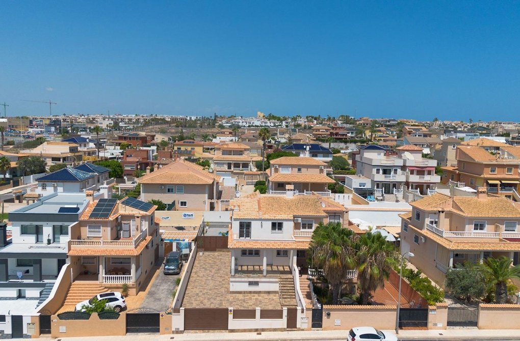 Resale - Villa - Torrevieja - Aguas Nuevas