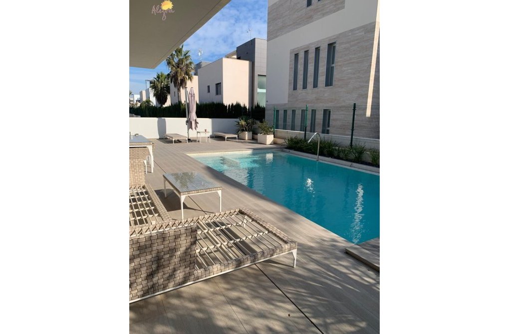 Resale - Villa - Orihuela Costa - Campoamor