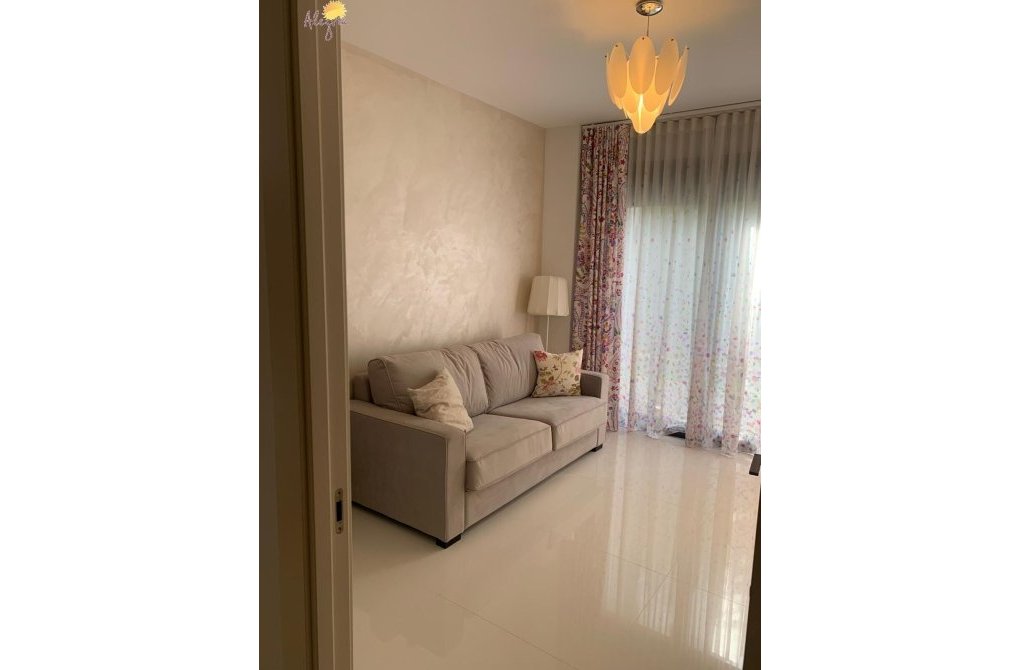 Resale - Villa - Orihuela Costa - Campoamor