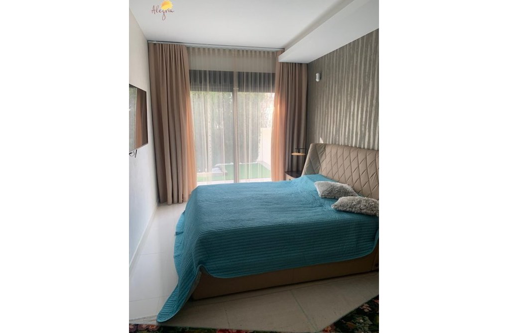 Resale - Villa - Orihuela Costa - Campoamor