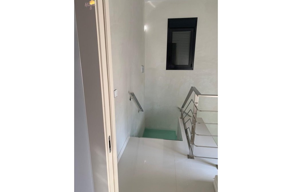 Resale - Villa - Orihuela Costa - Campoamor