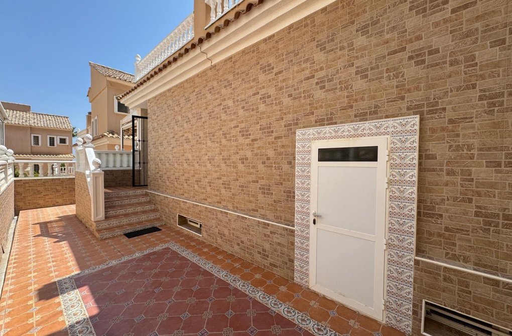 Resale - Terraced house - Guardamar del Segura - Urbanizaciones