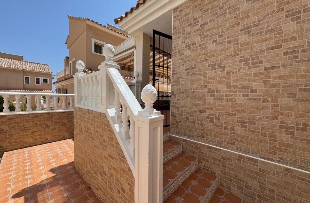 Resale - Terraced house - Guardamar del Segura - Urbanizaciones