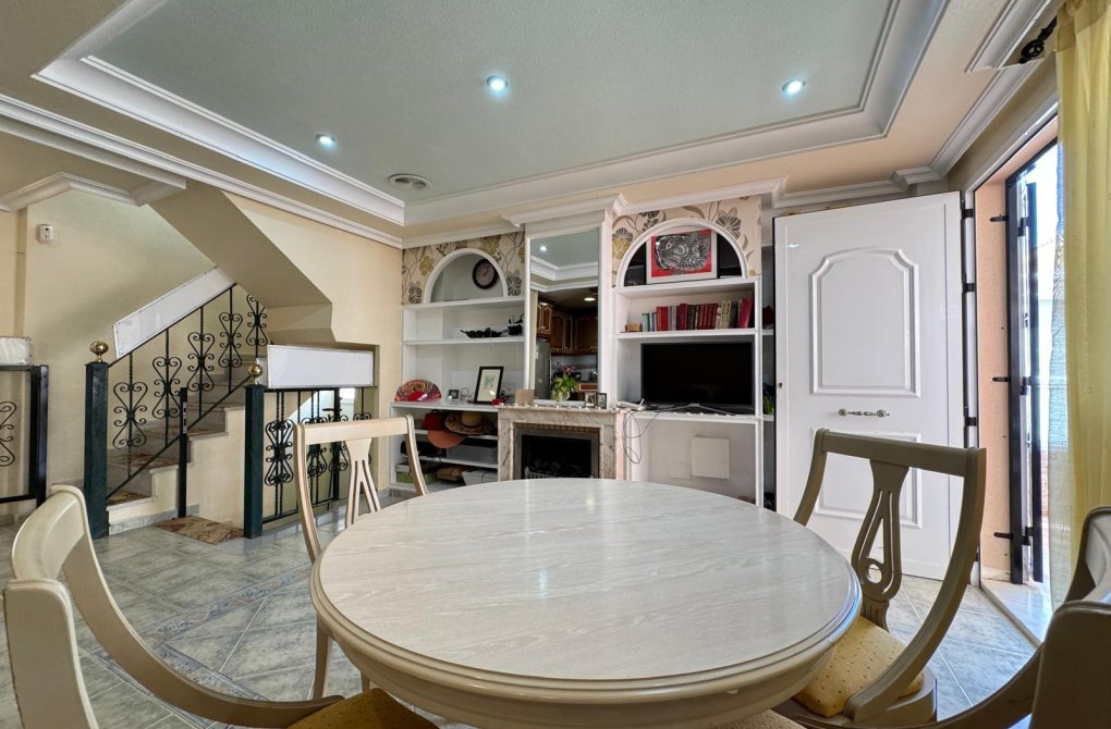 Resale - Terraced house - Guardamar del Segura - Urbanizaciones