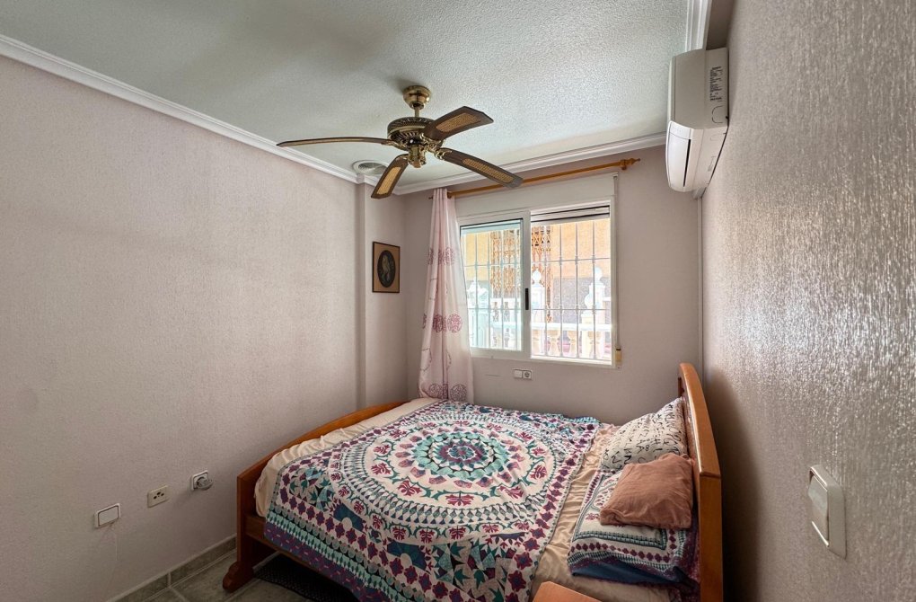 Resale - Terraced house - Guardamar del Segura - Urbanizaciones