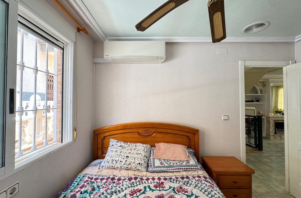 Resale - Terraced house - Guardamar del Segura - Urbanizaciones