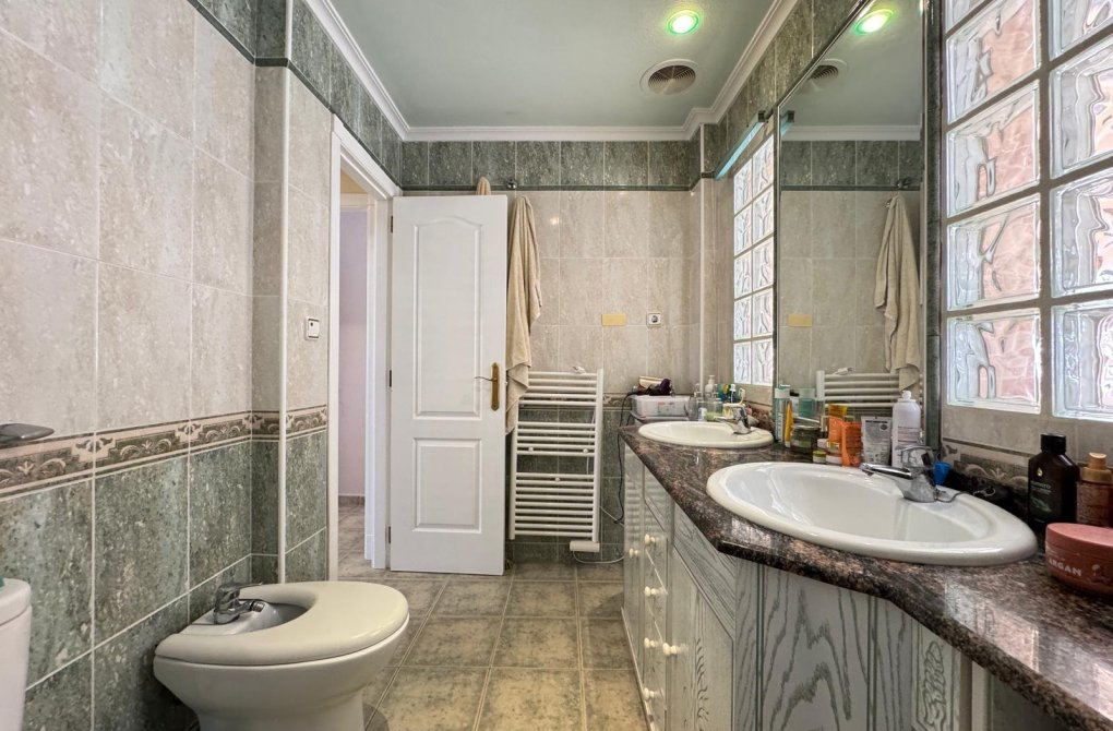 Resale - Terraced house - Guardamar del Segura - Urbanizaciones