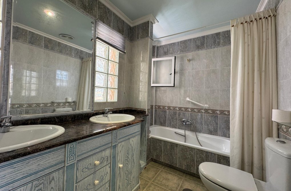 Resale - Terraced house - Guardamar del Segura - Urbanizaciones