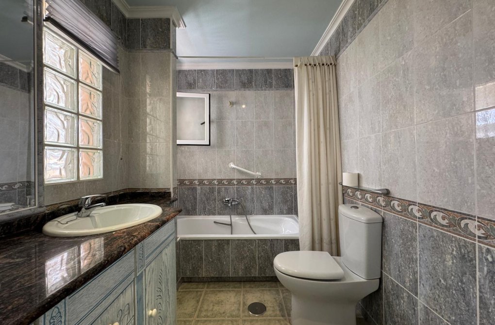 Resale - Terraced house - Guardamar del Segura - Urbanizaciones