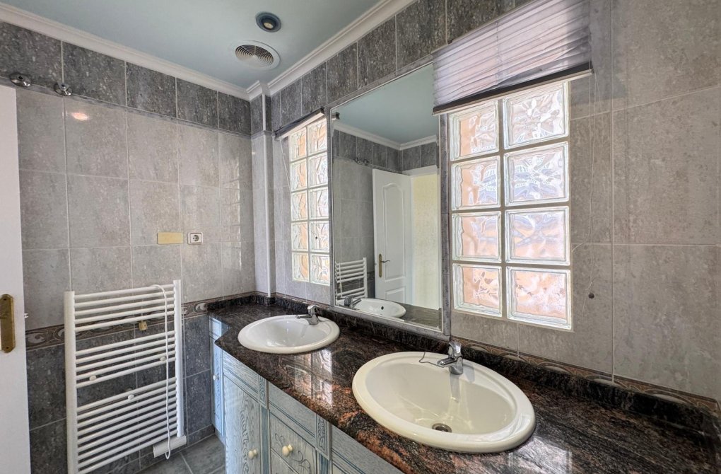 Resale - Terraced house - Guardamar del Segura - Urbanizaciones