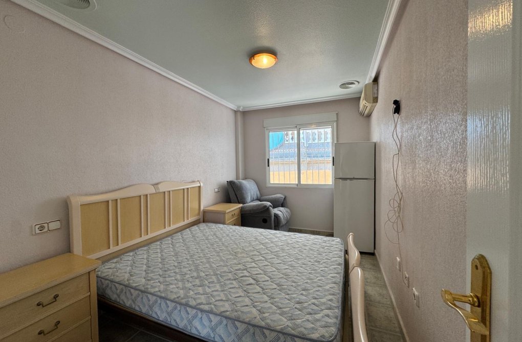 Resale - Terraced house - Guardamar del Segura - Urbanizaciones