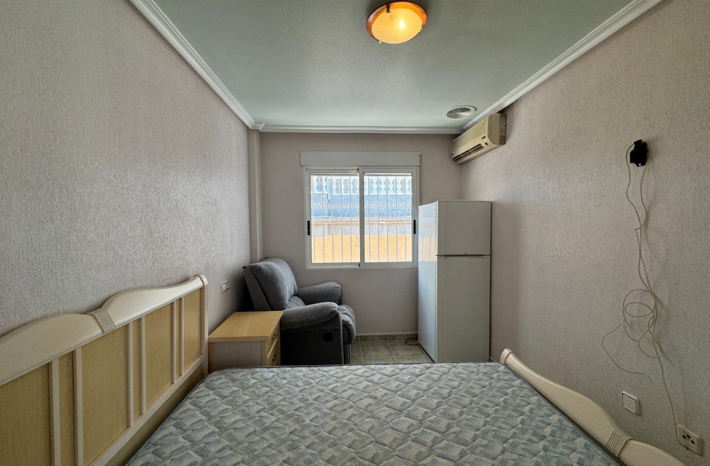 Resale - Terraced house - Guardamar del Segura - Urbanizaciones