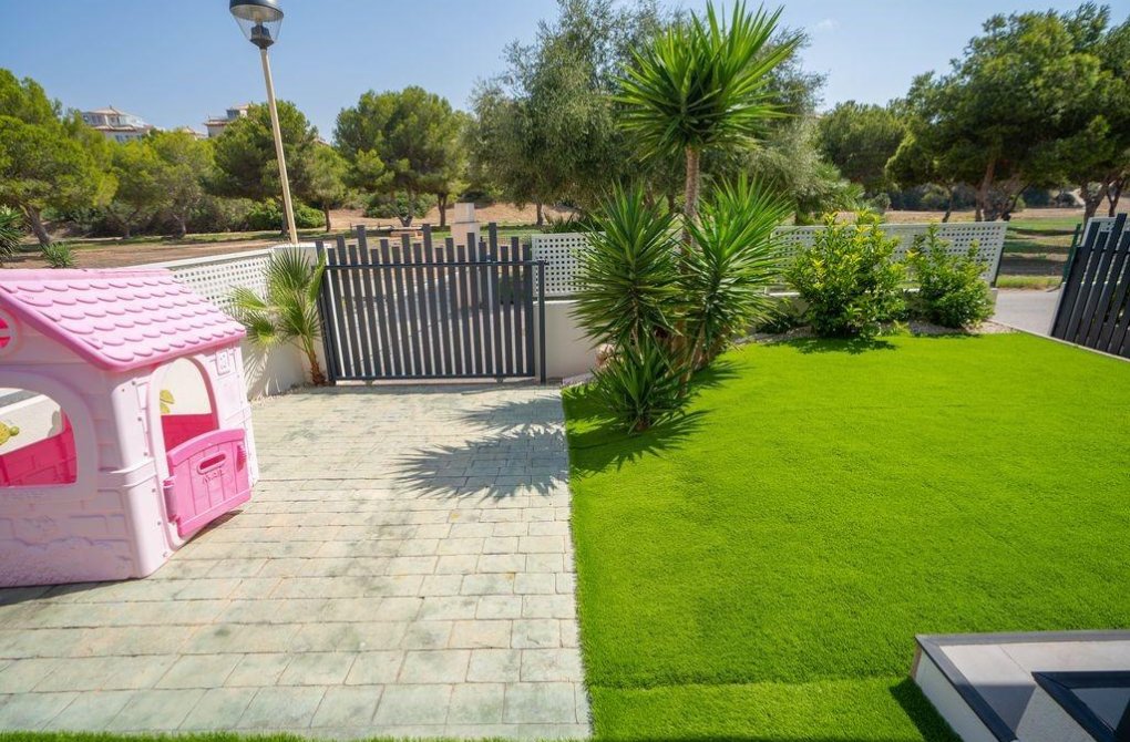 Resale - Villa - Orihuela Costa - La Zenia