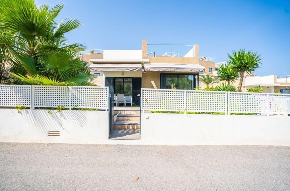 Resale - Villa - Orihuela Costa - La Zenia