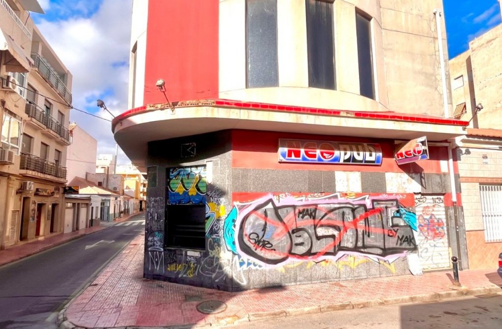 Resale - Commercial - Torrevieja - Playa del Cura