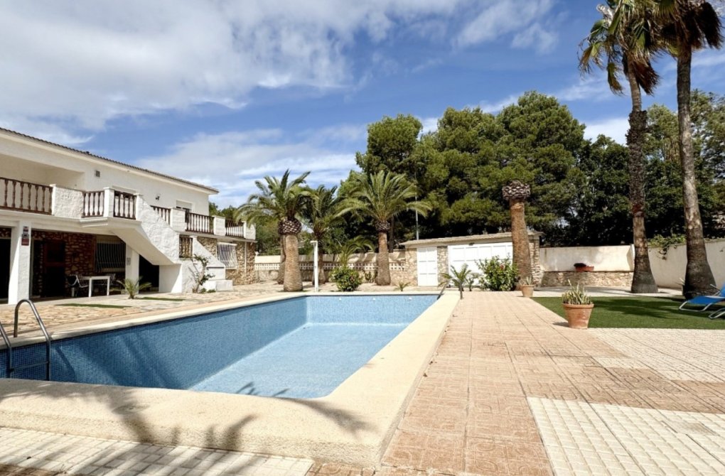 Вторичное жилье - Отдельная вилла - Orihuela Costa - La Zenia