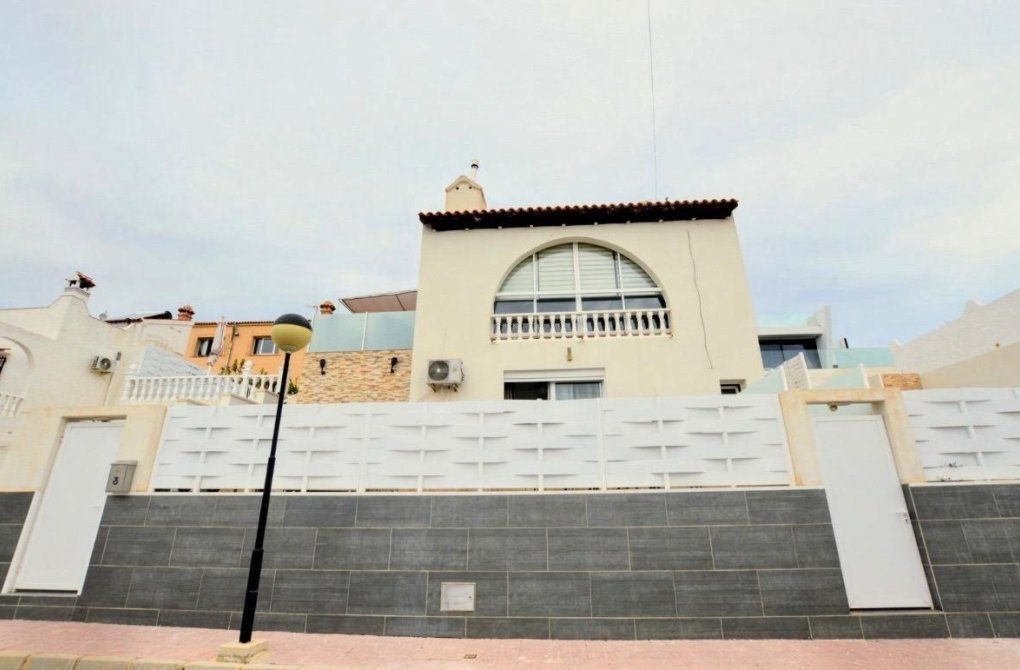 Resale - Villa - San Miguel de Salinas - Urbanizacion blue lagoon