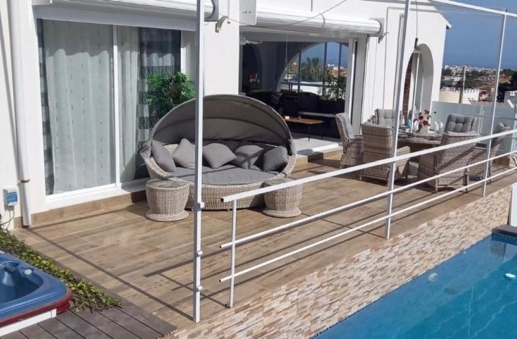 Resale - Villa - San Miguel de Salinas - Urbanizacion blue lagoon