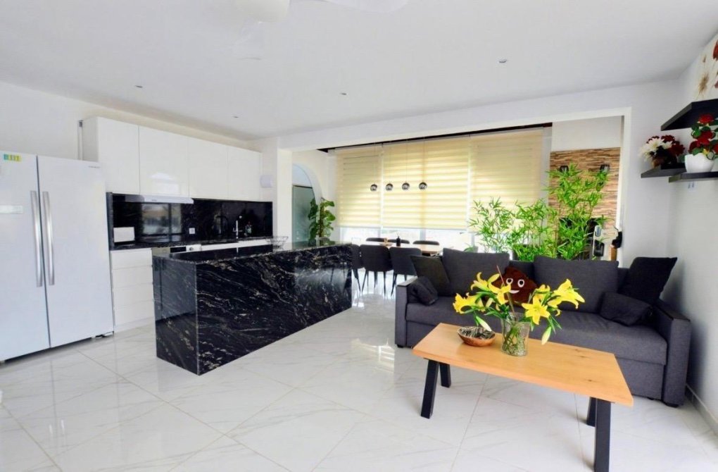 Resale - Villa - San Miguel de Salinas - Urbanizacion blue lagoon