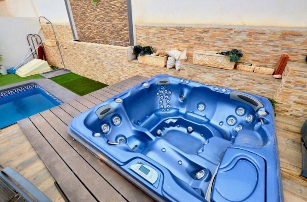 Resale - Villa - San Miguel de Salinas - Urbanizacion blue lagoon