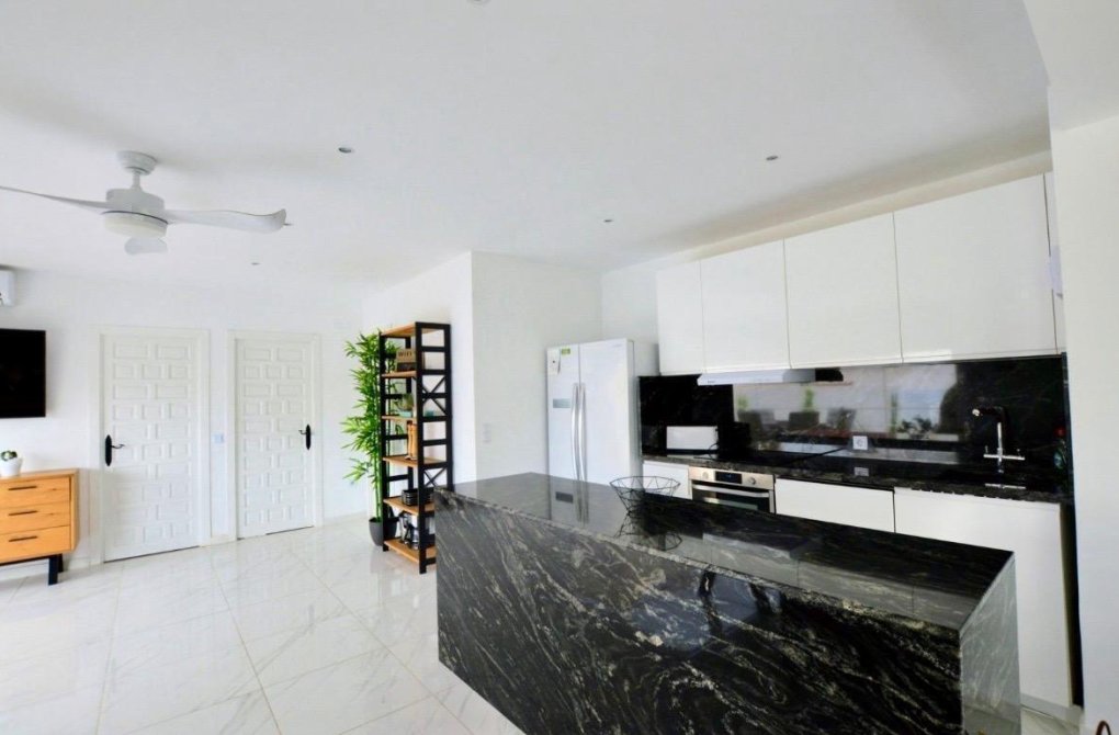 Resale - Villa - San Miguel de Salinas - Urbanizacion blue lagoon