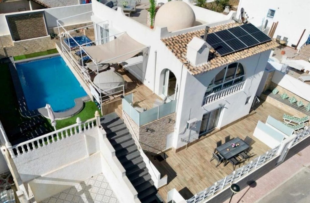 Resale - Villa - San Miguel de Salinas - Urbanizacion blue lagoon