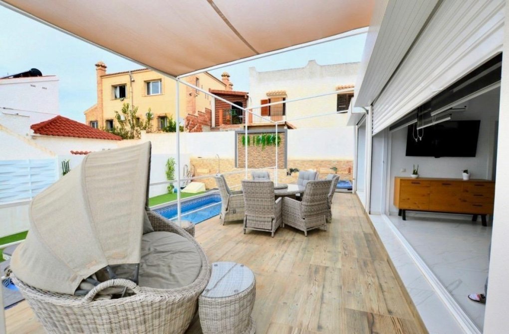 Resale - Villa - San Miguel de Salinas - Urbanizacion blue lagoon