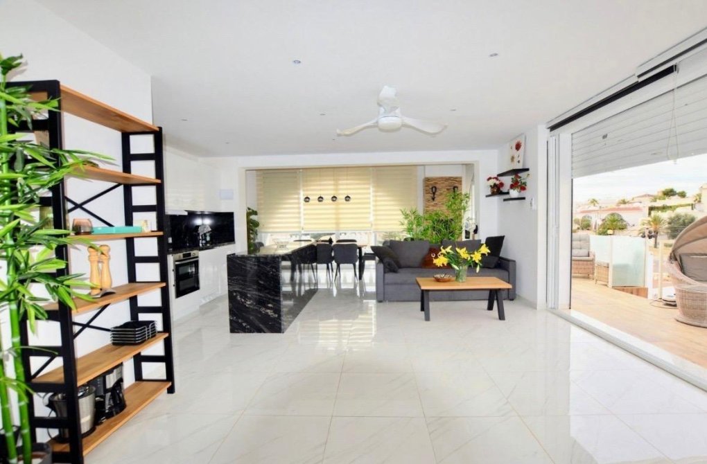 Resale - Villa - San Miguel de Salinas - Urbanizacion blue lagoon