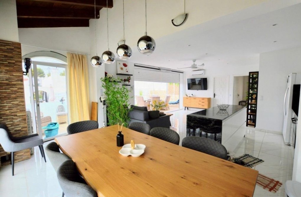 Resale - Villa - San Miguel de Salinas - Urbanizacion blue lagoon