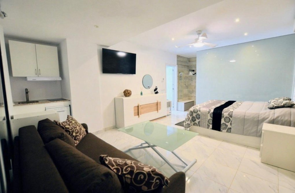 Resale - Villa - San Miguel de Salinas - Urbanizacion blue lagoon