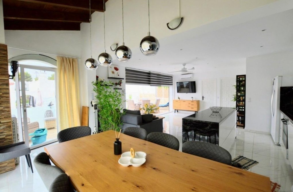 Resale - Villa - San Miguel de Salinas - Urbanizacion blue lagoon