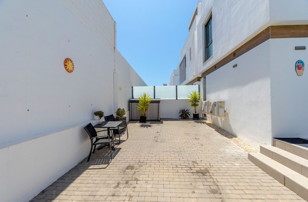 Resale - Villa - Orihuela - Villamartin