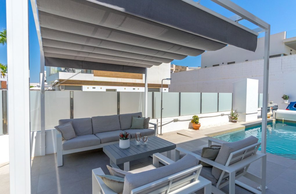 Resale - Villa - Orihuela - Villamartin