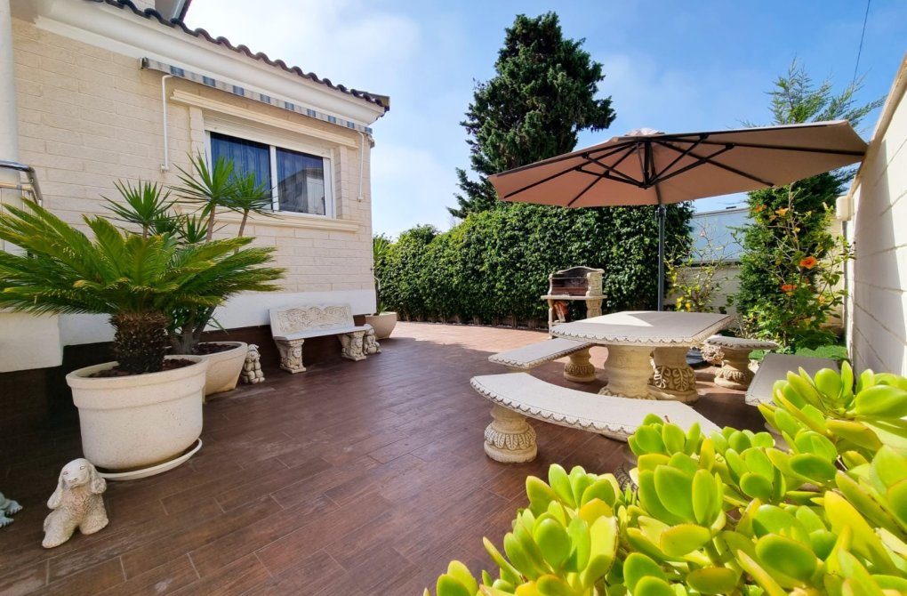 Resale - Villa - Torrevieja - La Mata