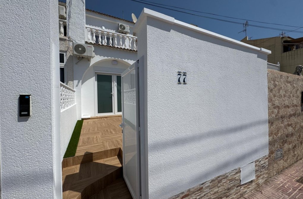 Resale - Terraced house - Torrevieja - Playa del cura