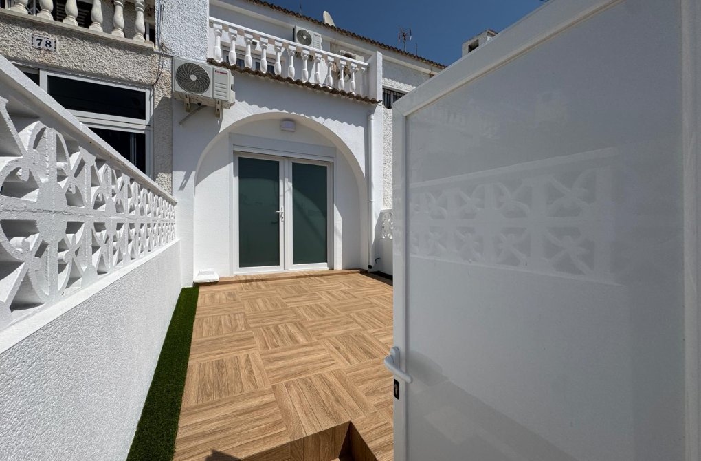 Resale - Terraced house - Torrevieja - Playa del cura
