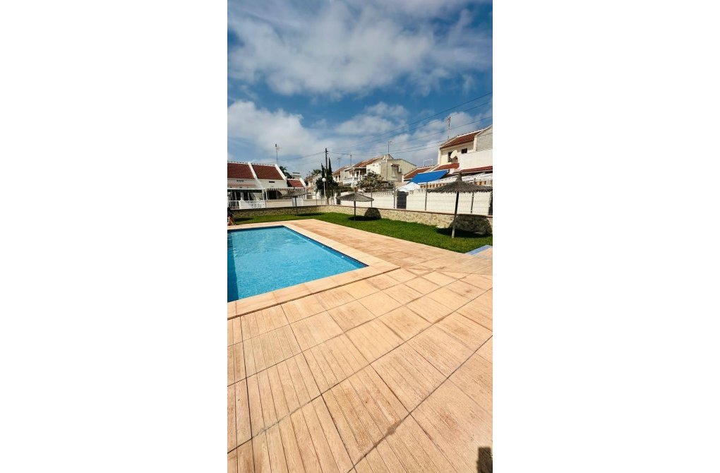 Resale - Bungalow - Torrevieja - Calas blanca
