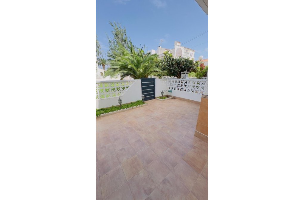 Resale - Bungalow - Torrevieja - Calas blanca