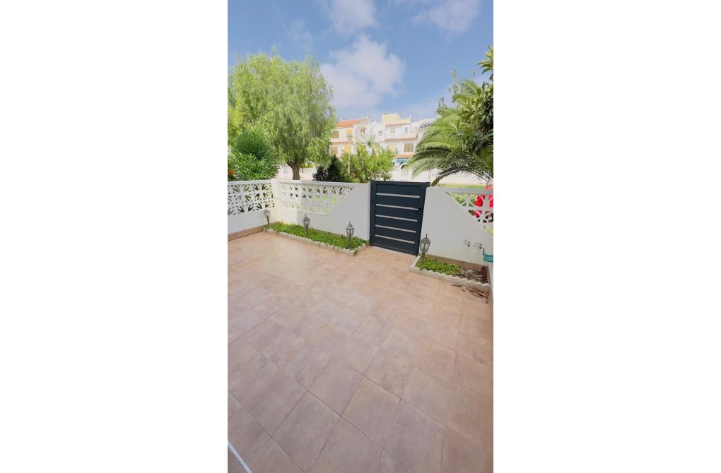 Resale - Bungalow - Torrevieja - Calas blanca