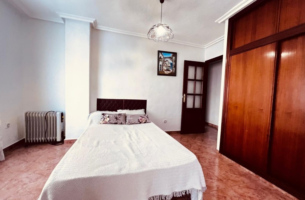 Resale - Apartment - Torrevieja - Estacion de autobuses