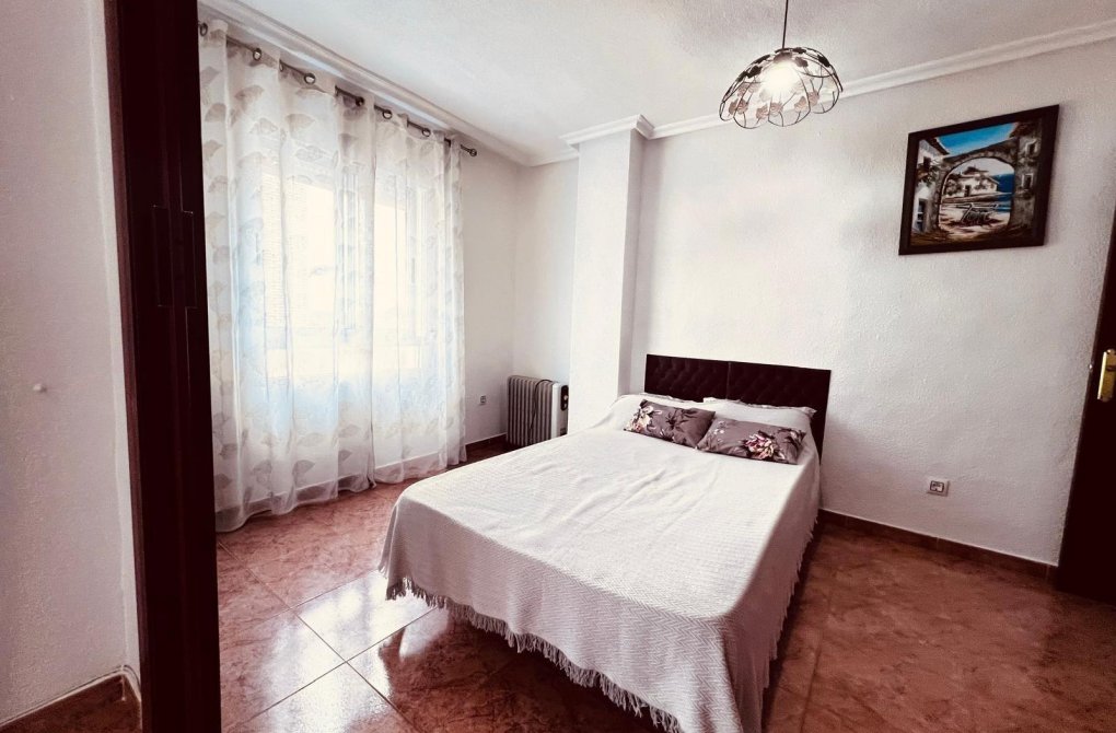 Resale - Apartment - Torrevieja - Estacion de autobuses