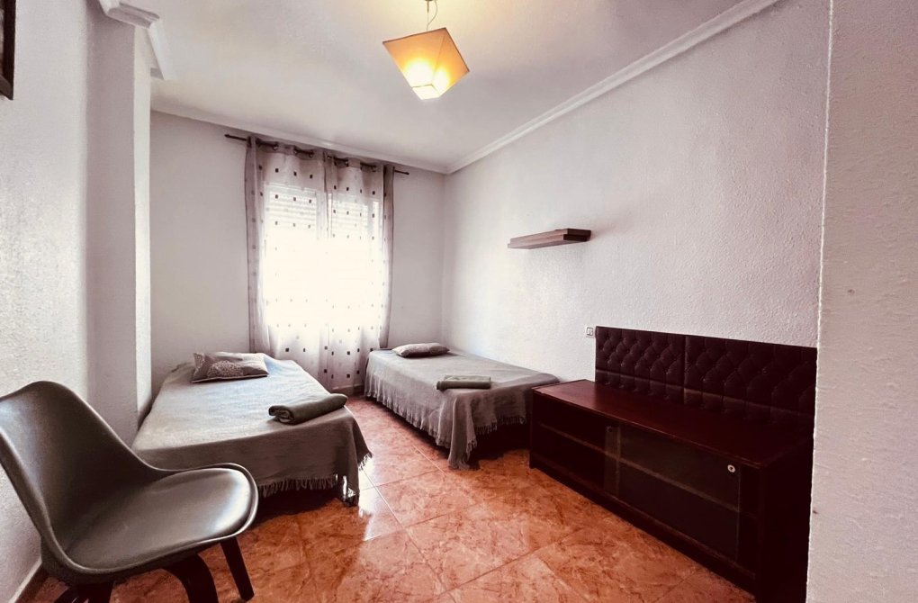 Resale - Apartment - Torrevieja - Estacion de autobuses