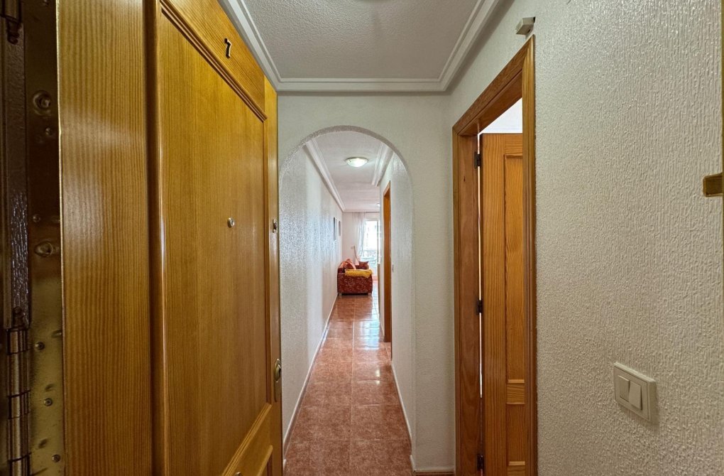 Resale - Apartment - Torrevieja - Estacion de autobuses