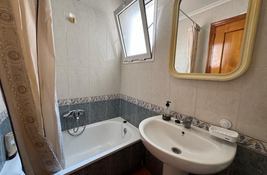 Resale - Apartment - Torrevieja - Estacion de autobuses