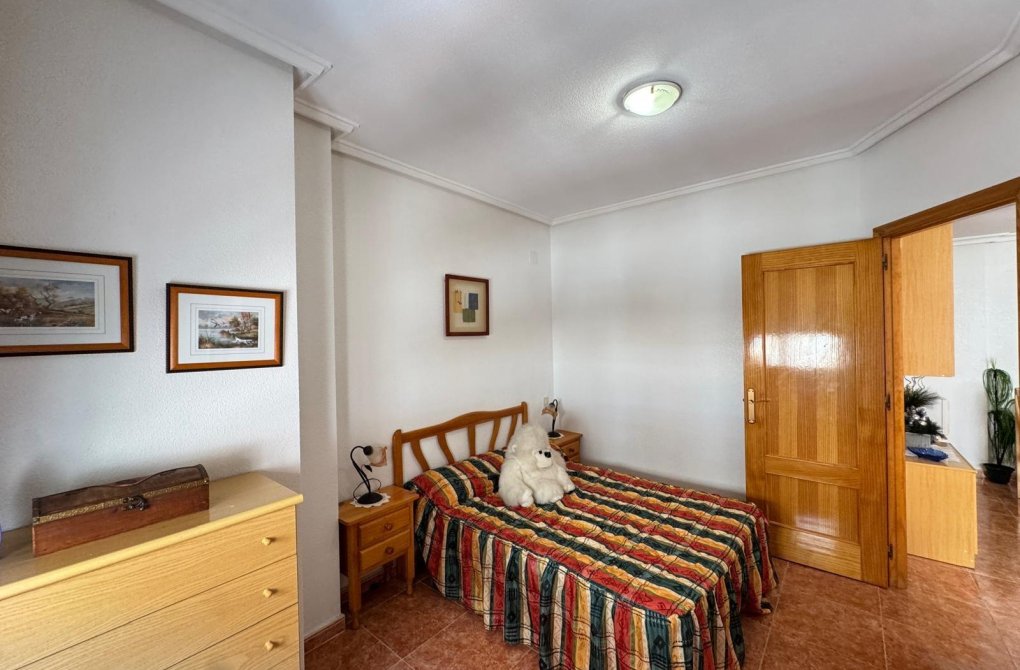 Resale - Apartment - Torrevieja - Estacion de autobuses