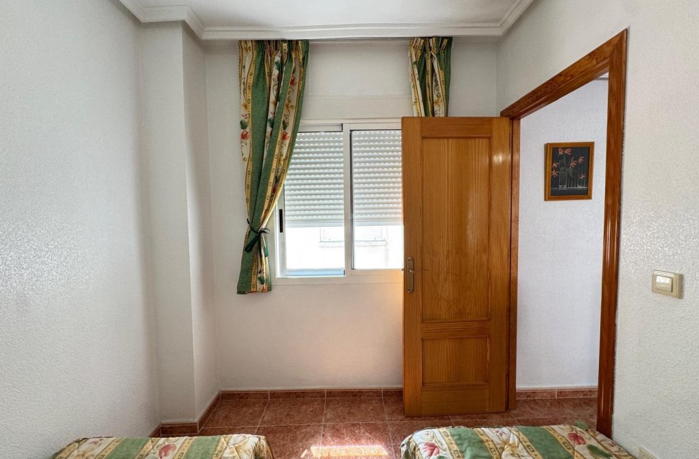 Resale - Apartment - Torrevieja - Estacion de autobuses